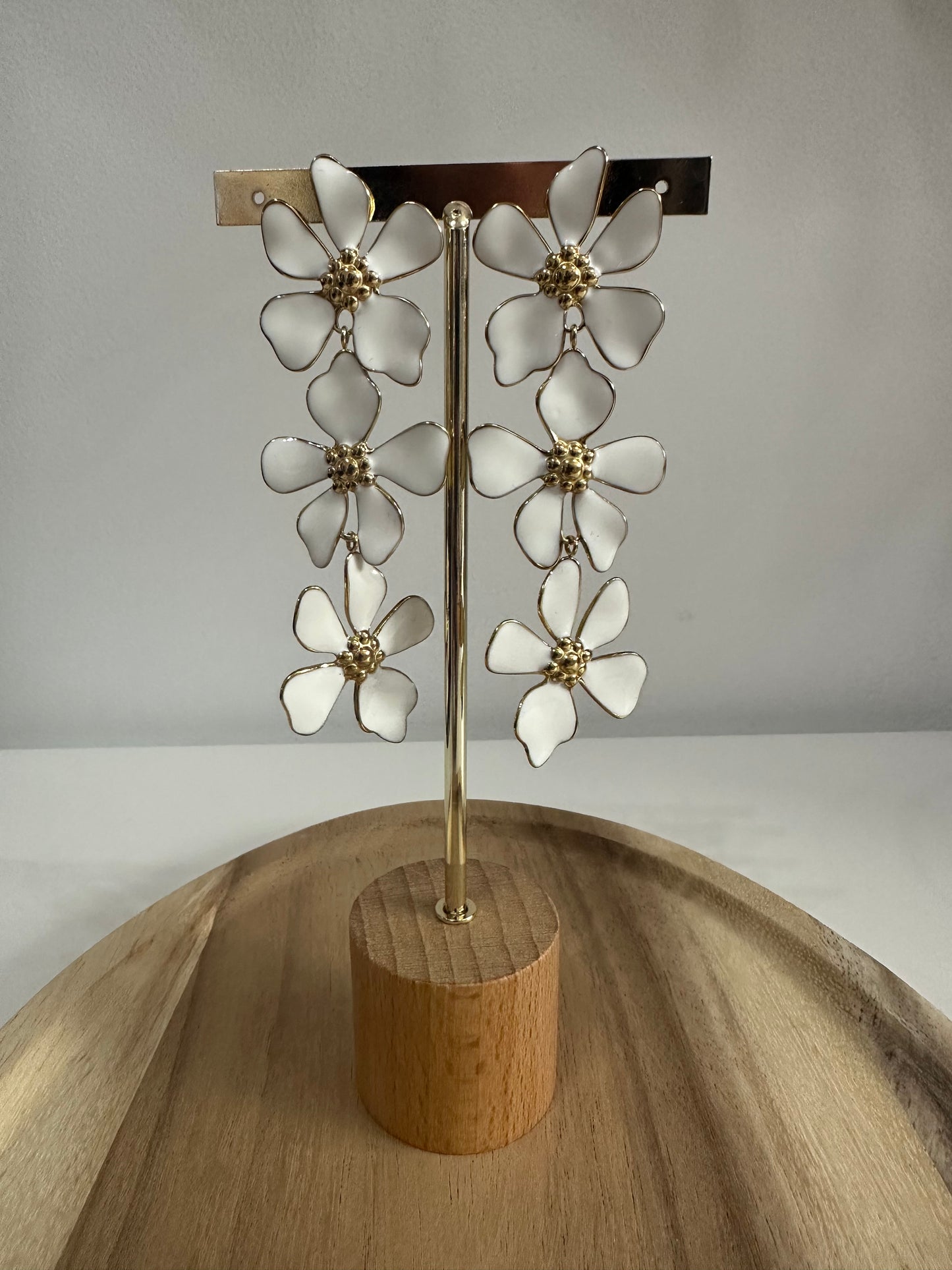 Boucles d'oreilles fleurs blanches