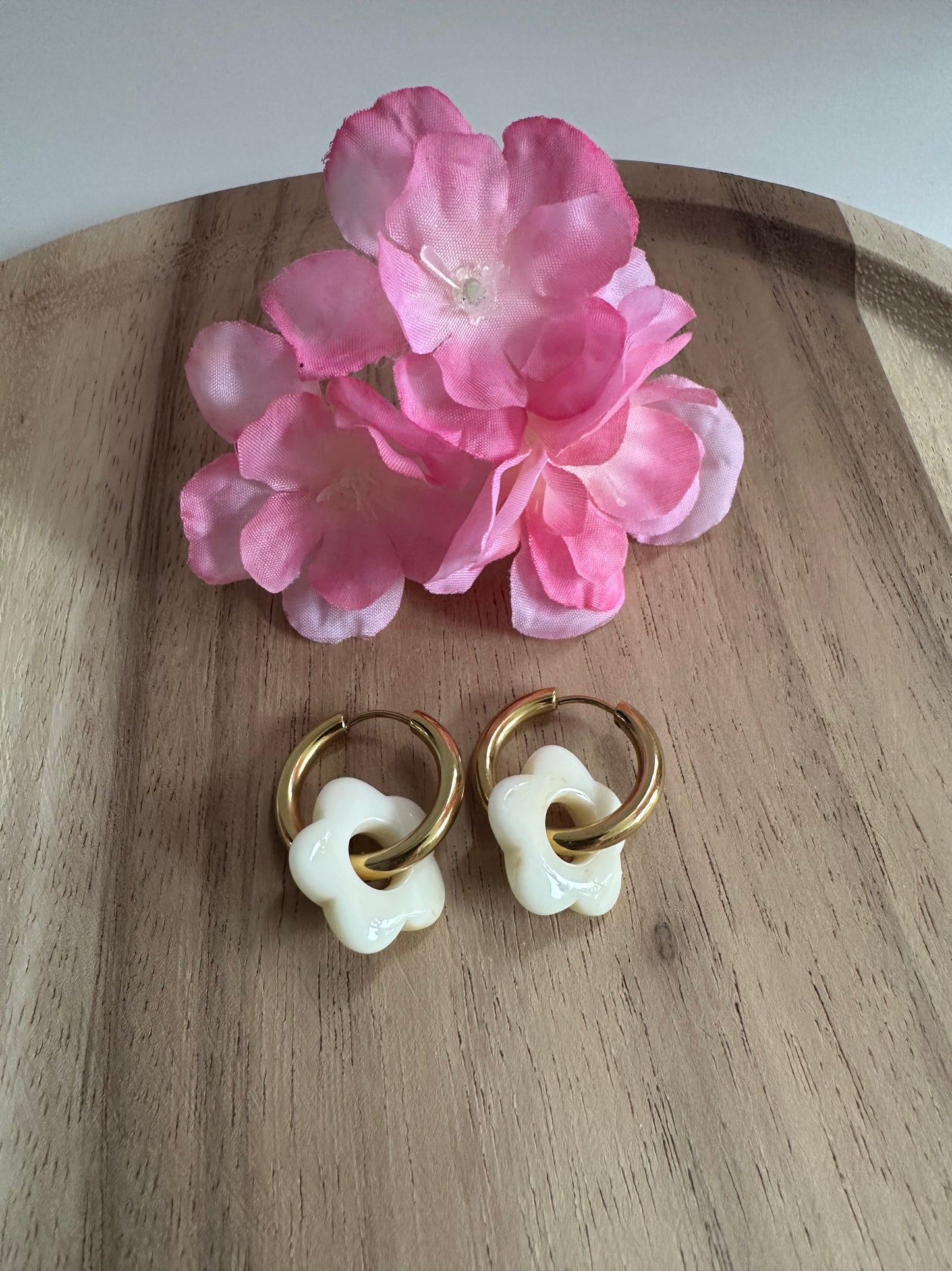 Boucles d'oreilles mini créoles blanc crémeux