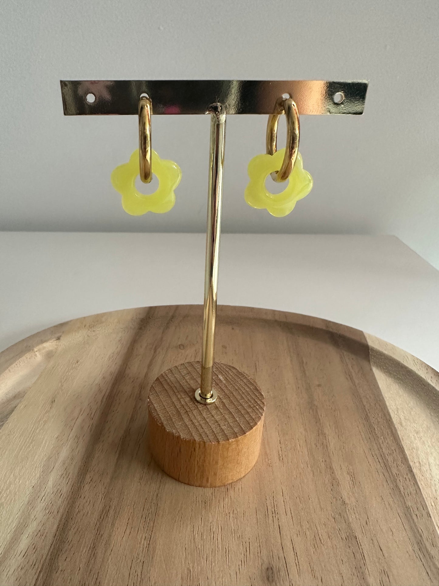 Boucles d'oreilles mini créoles jaune fluo
