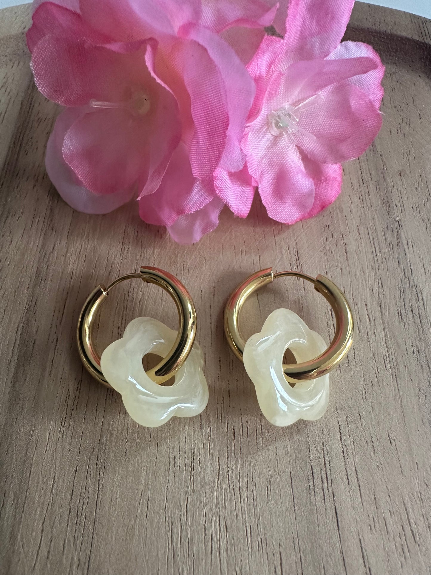 Boucles d'oreilles mini créoles beige