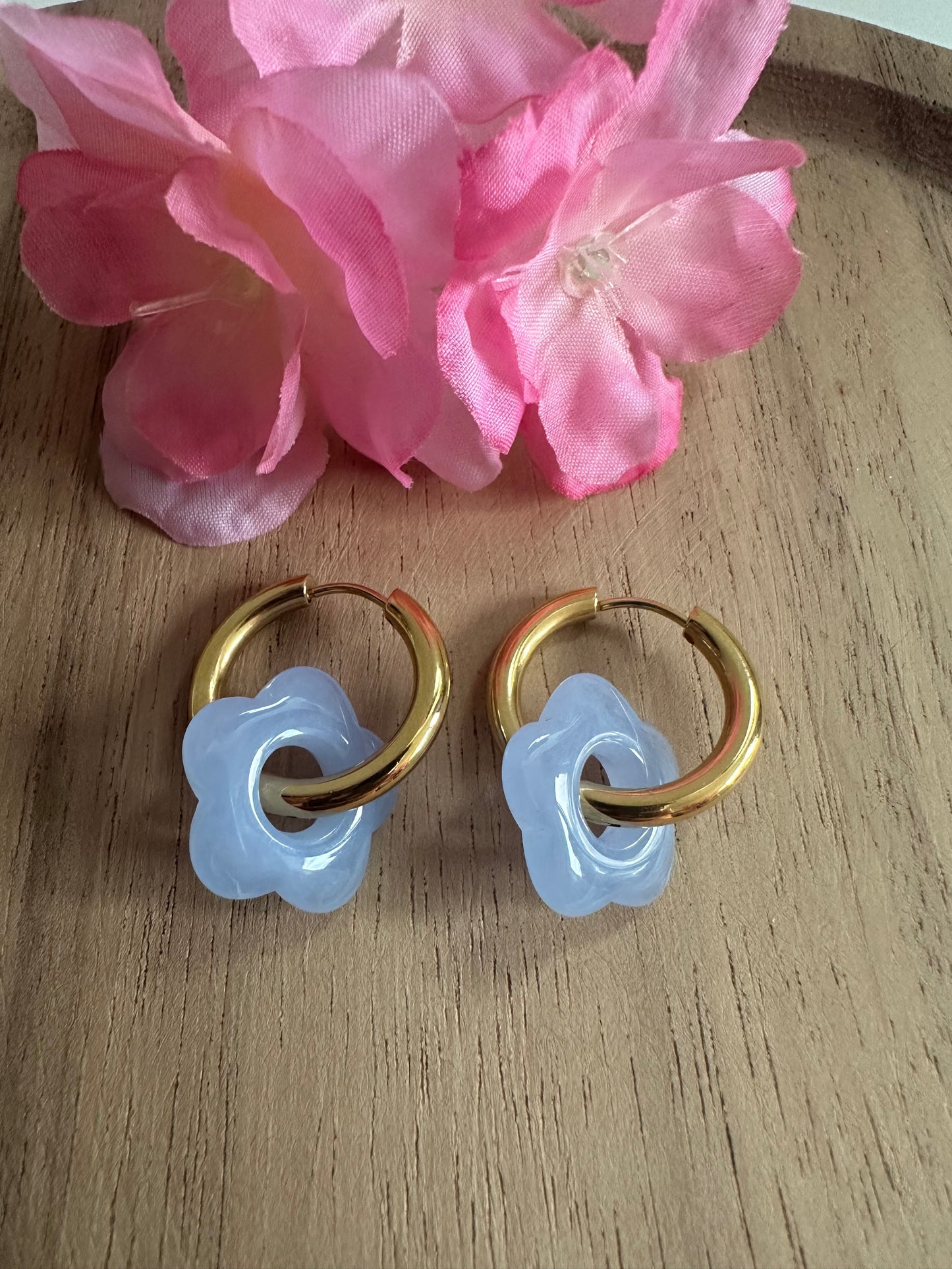 Boucles d'oreilles mini créoles bleu baby