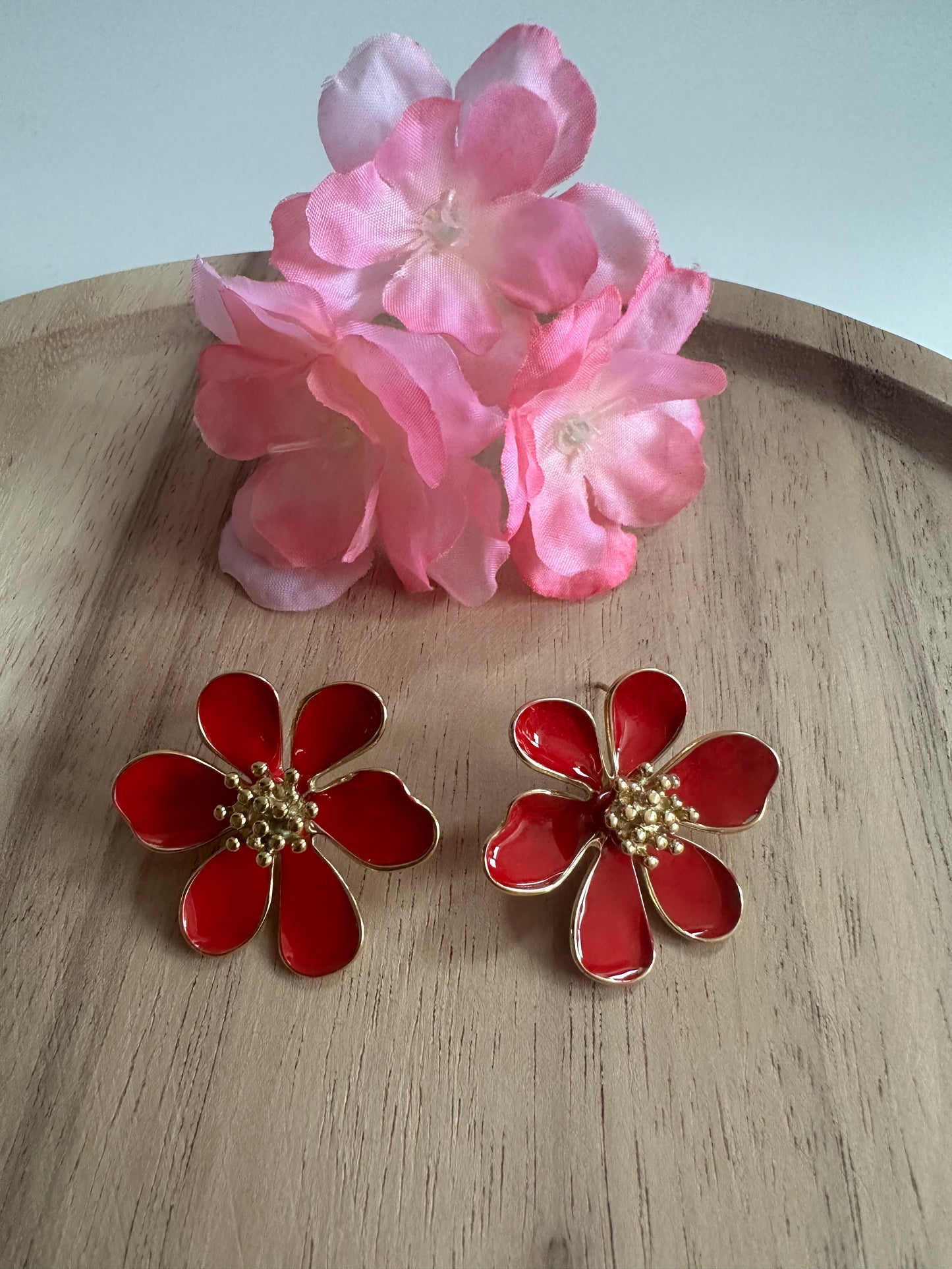Boucles d'oreilles six pétales rouge