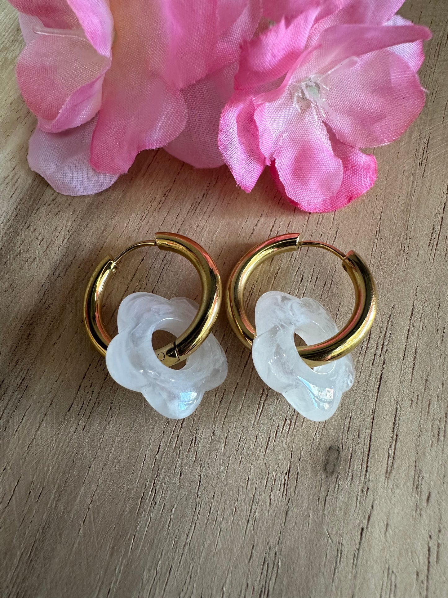 Boucles d'oreilles mini créoles blanche