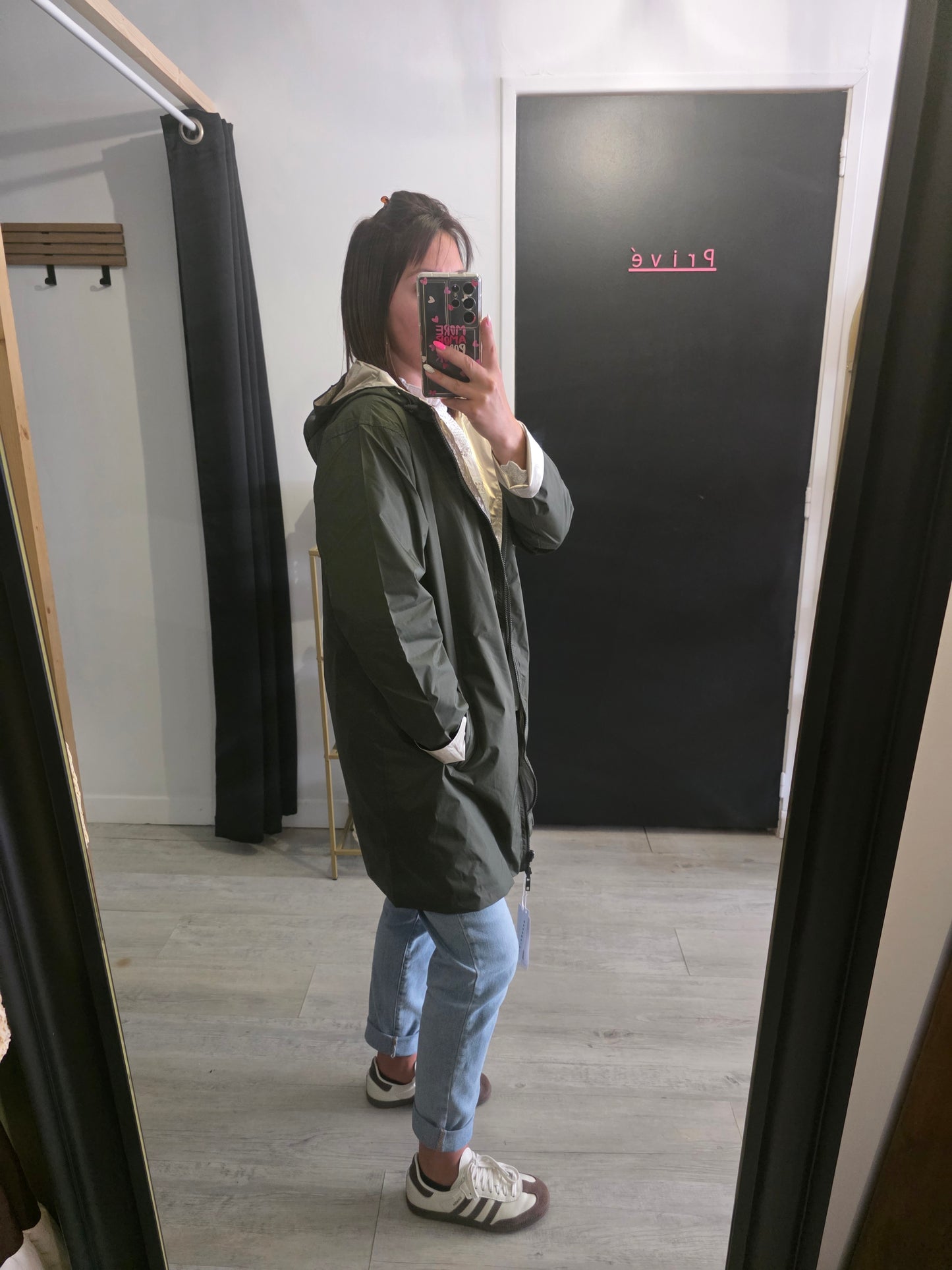 Parka Isa kaki or