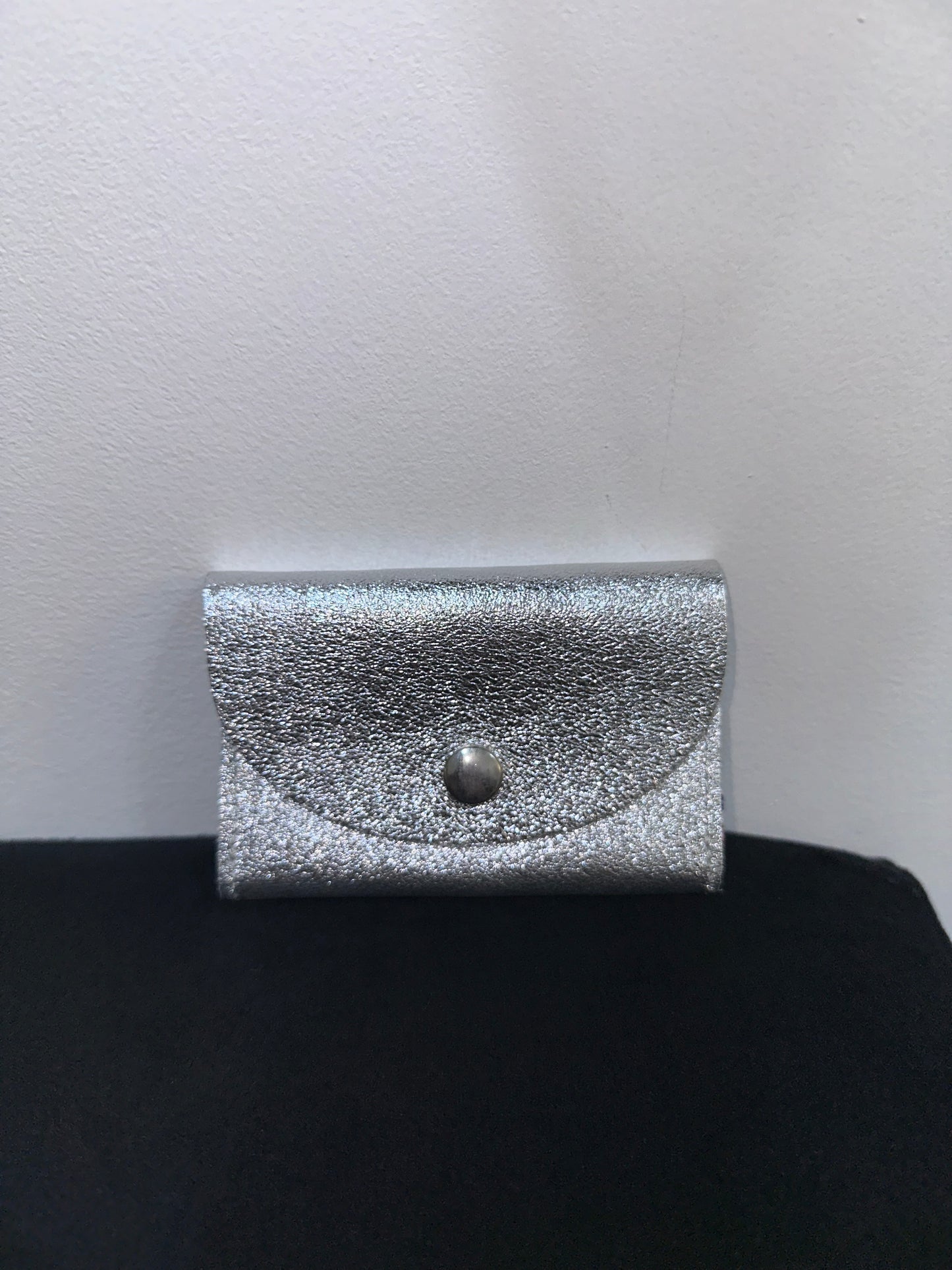 Porte cartes en cuir irisé argenté