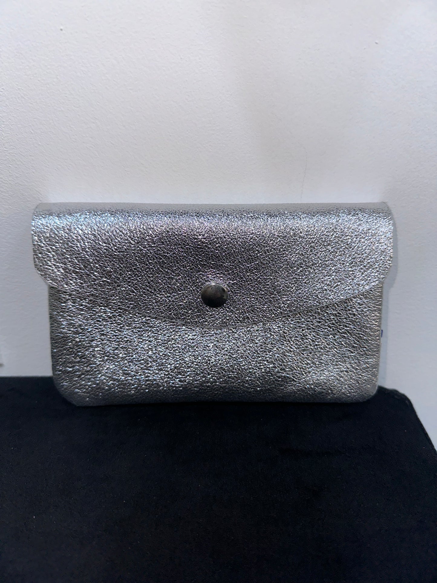 Porte monnaie en cuir irisé argenté