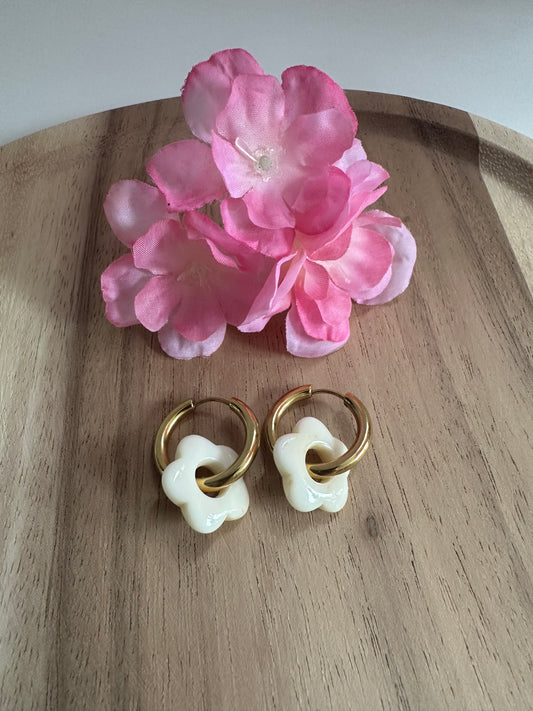 Boucles d'oreilles mini créoles blanc crémeux