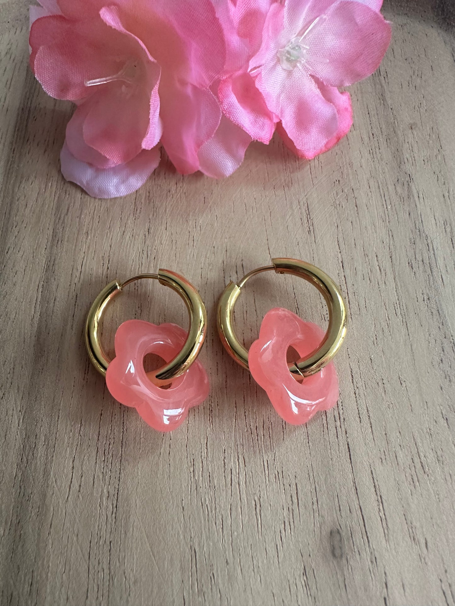 Boucles d'oreilles mini créoles rose bonbon