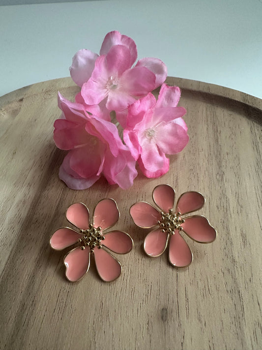 Boucles d'oreilles six pétales rose clair